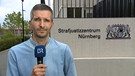 BR-Reporter Andreas Schuster vor dem Landgericht Nürnberg-Fürth. | Bild: BR