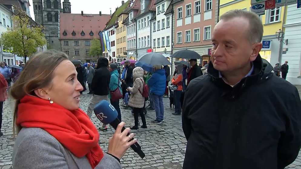 BR-Korrespondentin Annalena Sippl mit Oberbürgermeister Thomas Deffner (CSU) im Interview. | Bild: BR