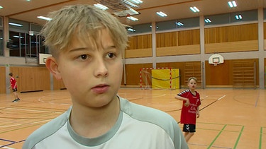 Marino Zimmermann im Interview nach seinem ersten Ligaspiel als Handballschiedsrichter. | Bild: BR