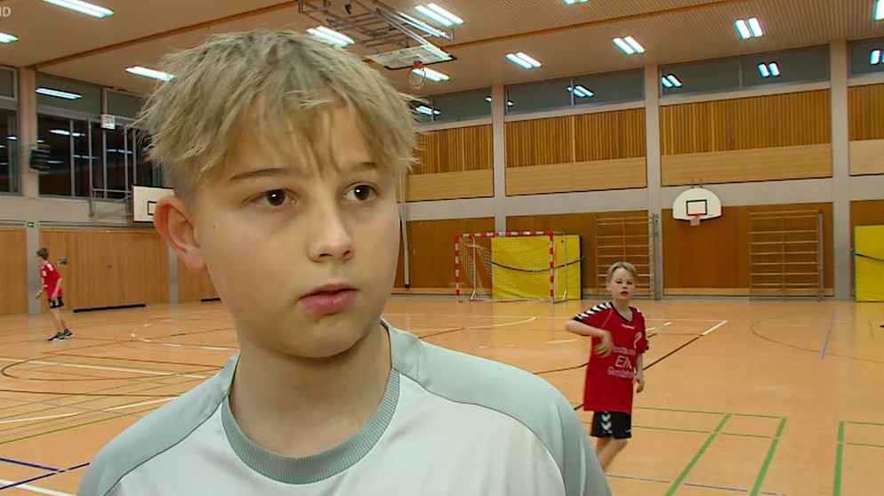 Marino Zimmermann im Interview nach seinem ersten Ligaspiel als Handballschiedsrichter. | Bild: BR