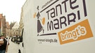 Der Lieferwagen von "Tante Merri bringt`s" ist ein Weißenburg unterwegs und bringt lokal ware vom Einzelhändler zum Käufer. | Bild: BR