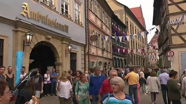 Besucher bei der Sandkerwa in Bamberg  | Bild: BR