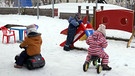 Kinder spielen im Schnee | Bild: BR