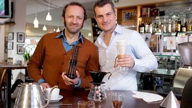 Mario und Max beim Kaffee kochen | Bild: André Goerschel