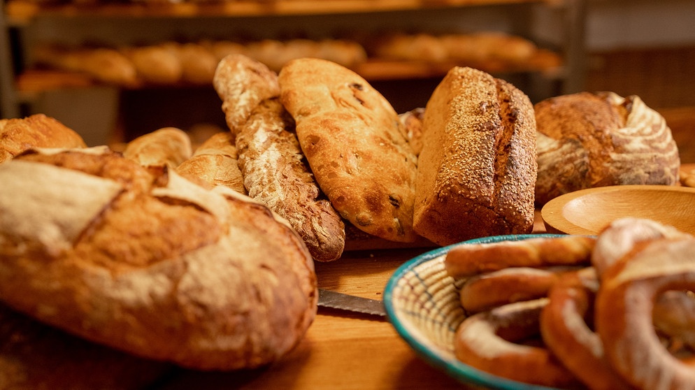 Backen mit Sauerteig - verschiedene Brotsorten und Brezen | Bild: André Goerschel