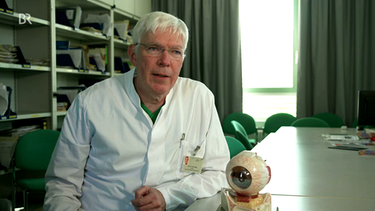 Prof. Dr. med. Horst Helbig
Facharzt für Augenheilkunde
Direktor der Klinik und Polyklinik für Augenheilkunde am Universitätsklinikum Regensburg
| Bild: BR
