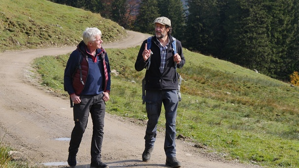 Werner Schmidbauer (links) und Helmfried von Lüttichau auf dem Weg auf die Bodenschneid (1668m) in den Schlierseer Bergen im Mangfallgebirge. | Bild: BR/Werner Schmidbauer
