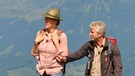 Martina Schwarzmann mit Werner Schmidbauer und einem Kamerateam beim Gipfeltreffen | Bild: BR/Werner Schmidbauer