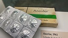 Pillenpackung "Anovlar". Vor 60 Jahren kam die erste Antibabypille in Deutschland auf dem Markt.  | Bild: picture alliance / Franz Neumayr / picturedesk.com | Franz Neumayr