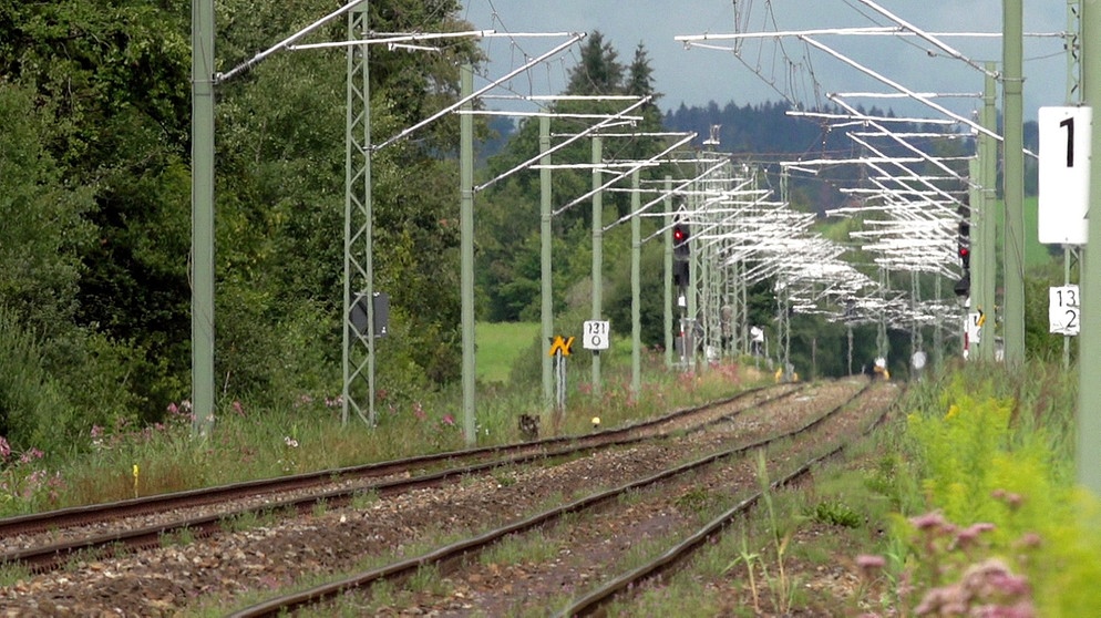 Bahnstrecke zwischen München und Lindau mit neuen Oberleitungen | Bild: BR/Gut zu wissen