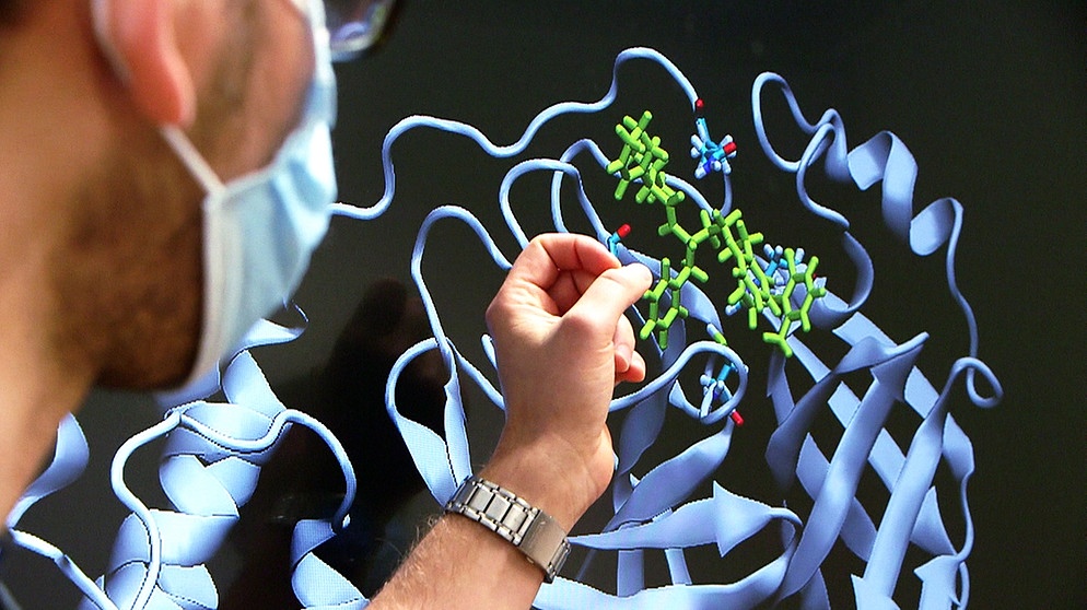 Bioinformatiker versuchen mit künstlicher Intelligenz einen Wirkstoff gegen Covid-19 zu finden. | Bild: BR/Gut zu wissen