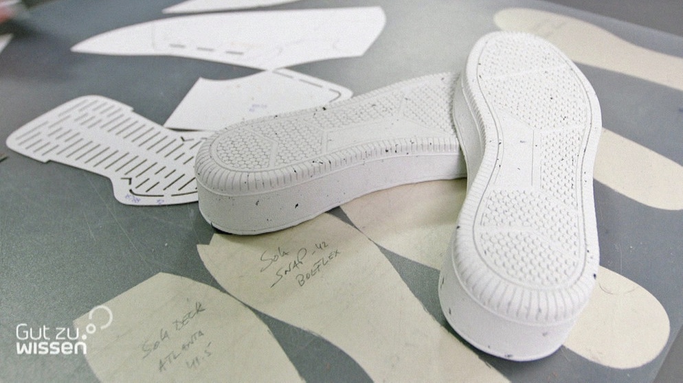 In einer Schuhfabrik für nachhaltig produzierte Schuhe. | Bild: BR