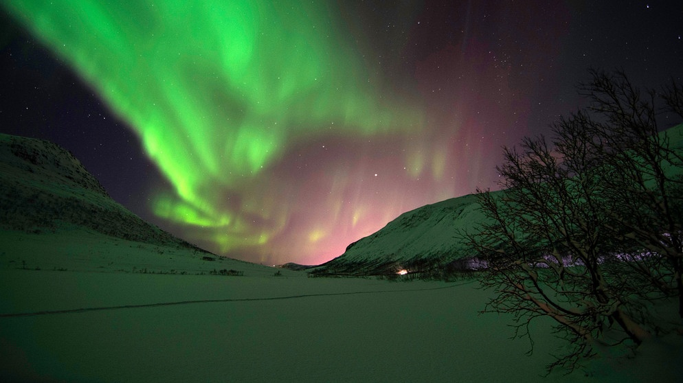 Polarlichter, aufgenommen in der Nähe von Tromsö, Norwegen. Polarlichter sind Gradmesser für das Weltraumwetter. | Bild: picture-alliance/dpa/Bildagentur-online/Gernhoefer-Mc