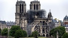 Notre-Dame wurde am 15. April 2019 durch einen Großbrand stark beschädigt. Der Wiederaufbau ist sehr kompliziert.  | Bild: picture alliance/abaca