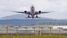 Fliegen mit nachhaltigem Treibstoff - Wie weit kommt ein Flugzeug damit?  | Bild: BR
