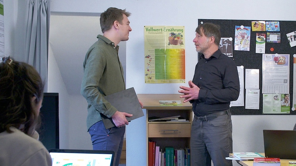 Daniel Peter im Gespräch mit Professor Markus Keller  | Bild: BR/Gut zu wissen