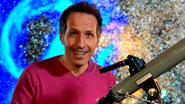 Willi Weitzel mit Teleskop | Bild: BR/Gut zu wissen