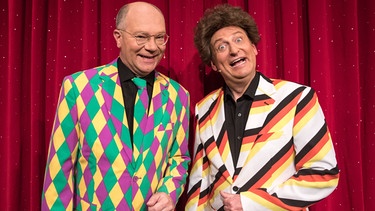 Das Komiker-Duo Volker Heißmann und Martin Rassau in ihrem herrlich skurrilen Sketchprogramm "Franken lacht: Nix  wie Arbeit". | Bild: BR/ Philipp Kimmelszwinger