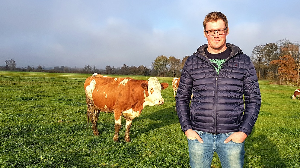 Johannes Hofer betreibt in Winklham bei Altötting den letzten Milchviehhof. Steffi Heiß hat ihn für die Reihe "Hofgeflüster" besucht. | Bild: BR