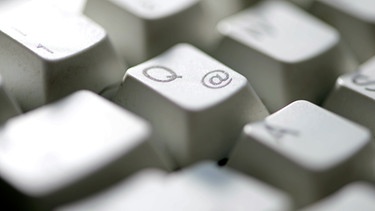 Eine @-Taste auf dem Keybord eines Computers | Bild: picture-alliance/dpa