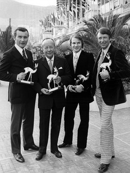 Reinhard Glemnitz, Erik Ode, Fritz Wepper und Günther Schramm bei der Bambi-Verleihung 1971 in Monaco | Bild: picture-alliance/dpa