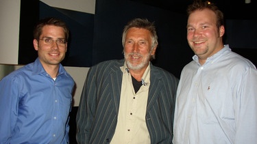 Mike Lingenfelser (li.), Sprecher Christian Brückner (mi.) und Andreas Bachmann (re.) | Bild: BR