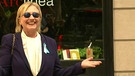 Hillary Clinton zeigt sich nach ihrem Schwächeanfall wieder der Öffentlichkeit | Bild: BR