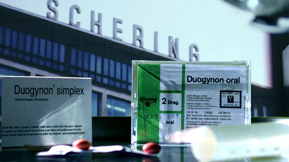 Duogynon-Medikamente vor dem Firmengebäude von Schering | Bild: BR, Montage: BR