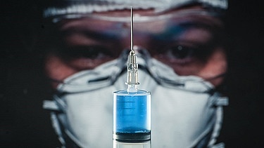 Müssen sich Pflegekräfte und Ärzte impfen lassen? | Bild: dpa-Bildfunk