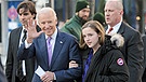 Joe Biden mit seiner Enkelin in München | Bild: picture-alliance/dpa
