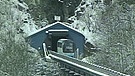 Bei einem Brand in einem im Tunnel befindlichen Zug der Gletscherbahn Kaprun 2 starben am 11. November 2000 155 Menschen. | Bild: Bayerischer Rundfunk