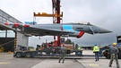 Ein Eurofighter wird von Lechfeld ins 55 Kilomater entfernte Kaufbeueren transportiert. | Bild: picture-alliance/dpa