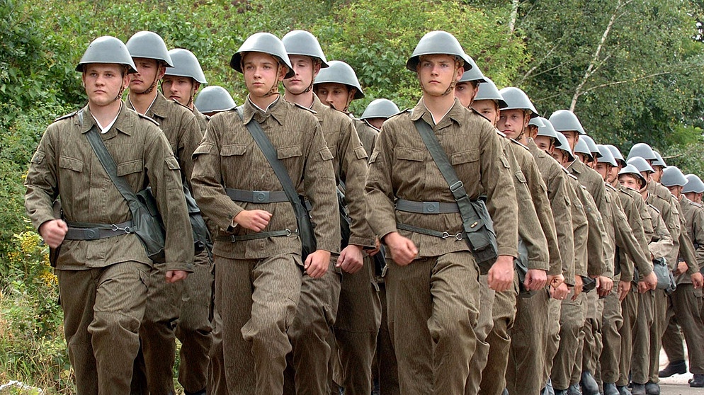 Symbolbild: Soldaten in NVA-Uniform | Bild: picture-alliance/dpa