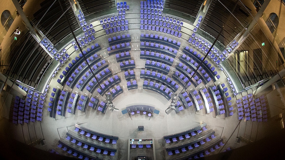 Das leere Plenum des Deutschen Bundestags | Bild: picture alliance / dpa | Michael Kappeler