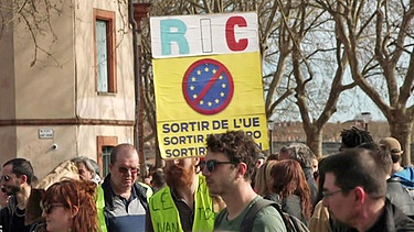 Demonstration of the yellow vests in France | Bild: BR