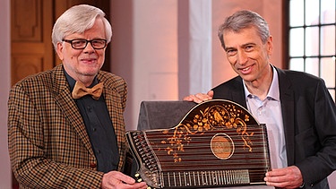 Die "Kunst + Krempel"-Experten für Musikinstrumente: Dr. Martin Kares, Prof. Dr. Josef Focht | Bild: BR