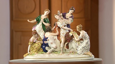Porzellanfigur 3 Frauen mit Blumen Girlanden auf Sockel Repro im Antiken Stil 