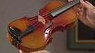 Auf dem Geigenzettel steht ein großer Name: Maggini, ein bedeutender italienischer Geigenbaumeister des 17. Jahrhunderts. Ist dieses Instrument aus Sachsen dann eine Fälschung? Geschätzter Wert: 100 Euro | Bild: BR