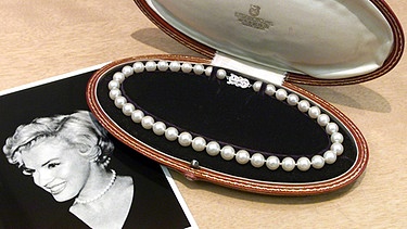 Perlenkette und Marilyn Monroe | Bild: picture-alliance/dpa