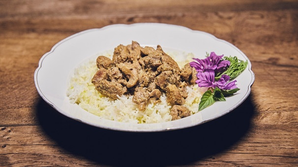 Hauptspeise: Zicklein-Korma mit Reis. | Bild: BR/megaherz gmbh/Philipp Thurmaier