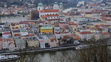 Blick auf Passau mit Donau im Vordergrund | Bild: picture-alliance/dpa