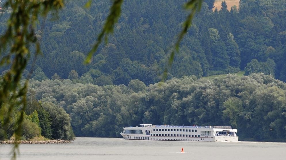 Schiff auf der Donau (Symbolbild) | Bild: picture-alliance/dpa