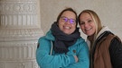 Von links: Sandra Zumpfe mit ihrer Schwester Verena. | Bild: BR/Emel Ugurcan