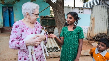 Im südindischen Madurai ist Anna Riedl äußerst beliebt, weil sie sich für eine gute Ausbildung der Kinder aller Konfessionen einsetzt. | Bild: BR/Pius Neumaier