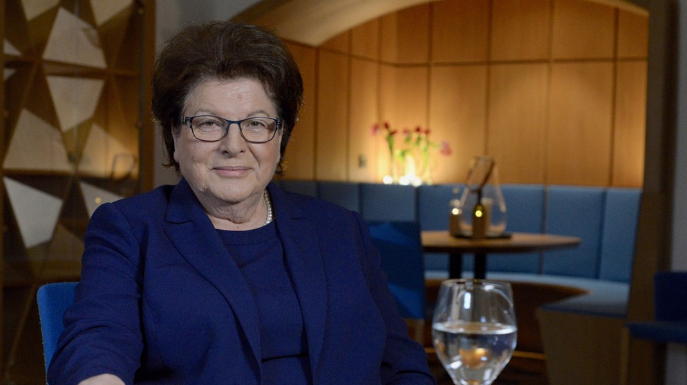 Barbara Stamm in der "guten Stube" des Bayerischen Landtags während eines Interviews über ihre Anfänge. | Bild: BR/Matti Bauer