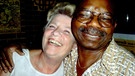 Christiane Blumhoff mit ihrem Mann Charles Bioudun Pearce, der 2005 verstorben ist. | Bild: BR/privat