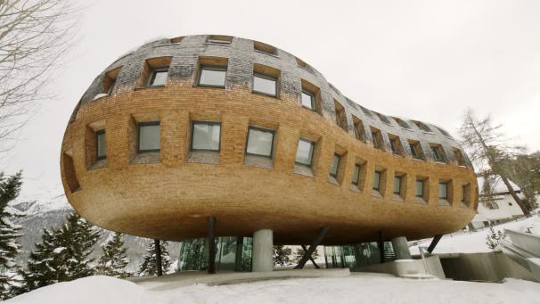 Das Wohnhaus "Chesa Futura" von Norman Forster in St. Moritz. | Bild: BR/Hans Fischer
