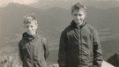 Rainer Maria Schießler mit seinem Bruder Wolfgang auf dem Brauneck, 1970. | Bild: Rainer Maria Schießler, privat