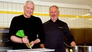 Von links: Alexander Herrmann mit Chocolatier Johannes Storath. | Bild: BR/Frank Johne
