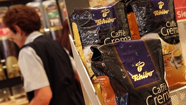 Kaffee bei Tchibo | Bild: picture-alliance/dpa